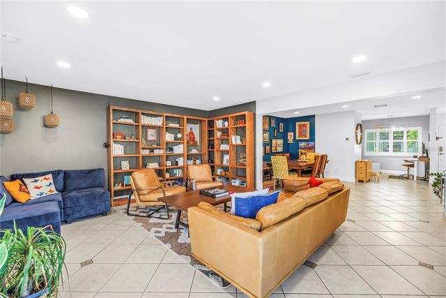 263 42ND AVENUE NE, St Petersburg, FL 33703