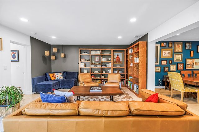 263 42ND AVENUE NE, St Petersburg, FL 33703