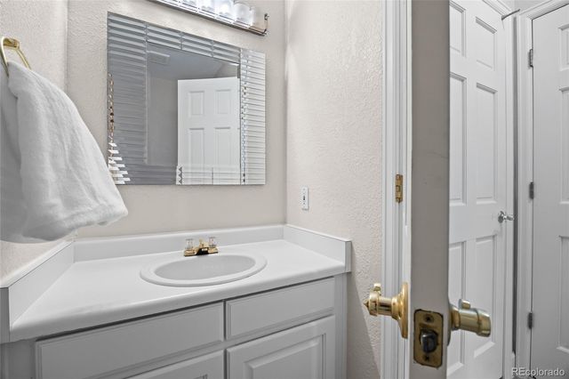 5807 S Espana Street, Aurora, CO 80015