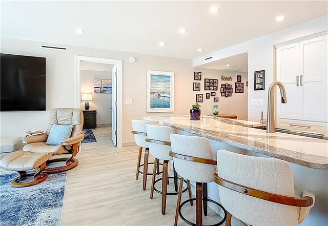 10851 Gulf Shore DR 1004, Naples, FL 34108