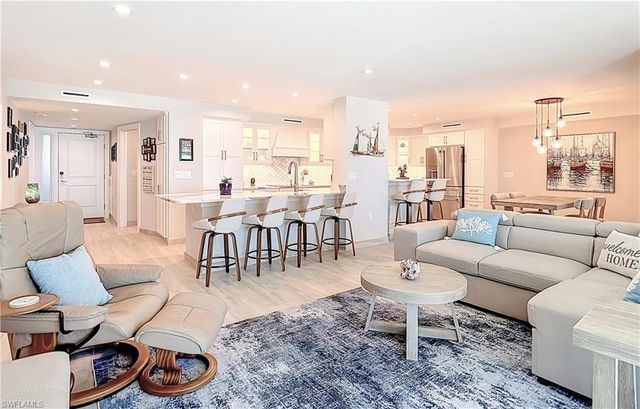 10851 Gulf Shore DR 1004, Naples, FL 34108