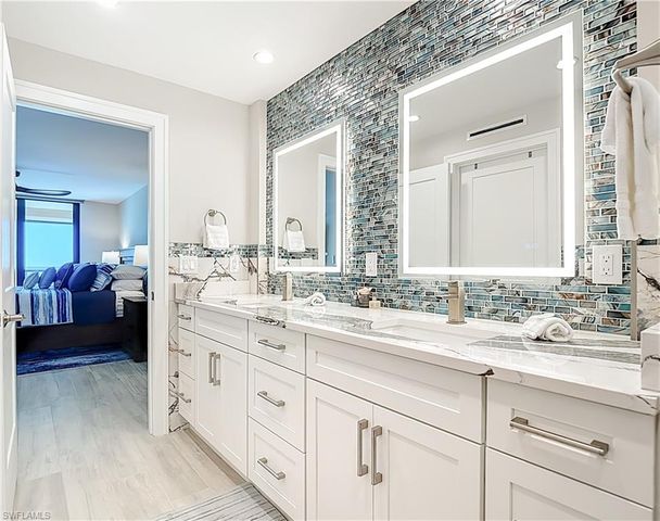 10851 Gulf Shore DR 1004, Naples, FL 34108