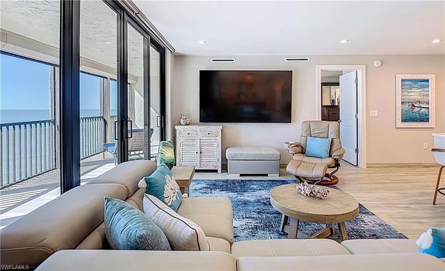 10851 Gulf Shore DR 1004, Naples, FL 34108