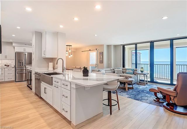 10851 Gulf Shore DR 1004, Naples, FL 34108