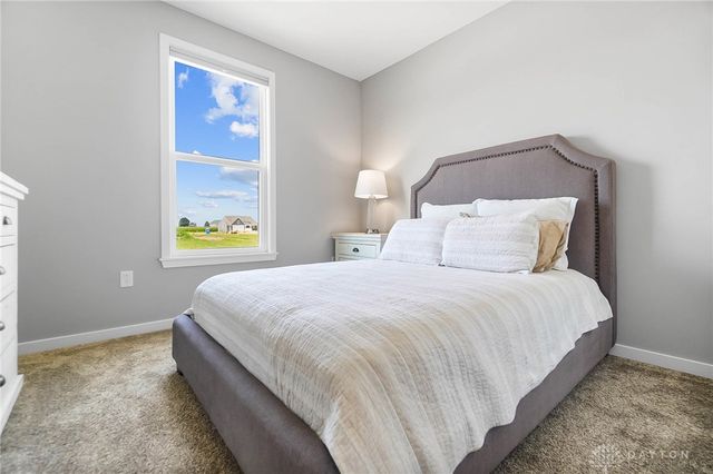 425 Snowdrop Drive, Yellow Springs Vlg, OH 45387