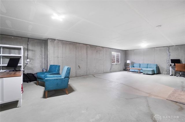 425 Snowdrop Drive, Yellow Springs Vlg, OH 45387