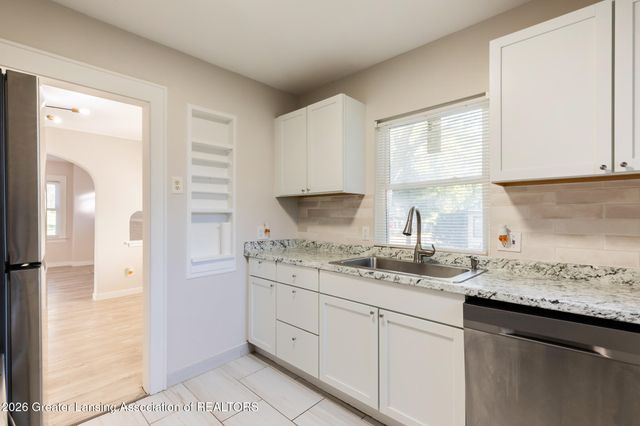 1446 E Oakland Avenue, Lansing, MI 48906