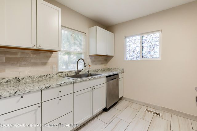 1446 E Oakland Avenue, Lansing, MI 48906