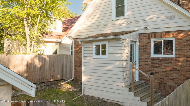 1446 E Oakland Avenue, Lansing, MI 48906