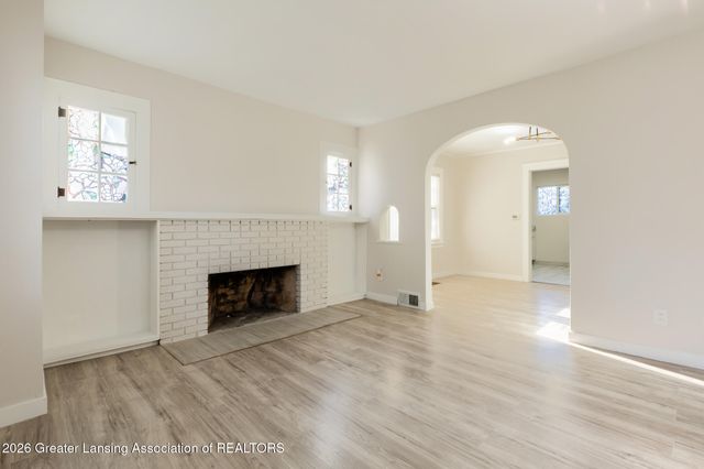 1446 E Oakland Avenue, Lansing, MI 48906