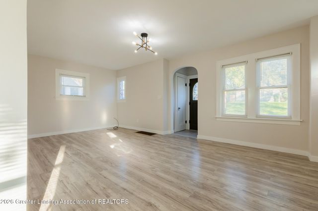 1446 E Oakland Avenue, Lansing, MI 48906
