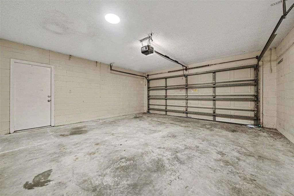 Image 13 of property listing at 4308 IVEYGLEN AVENUE, Orlando, FL 32826