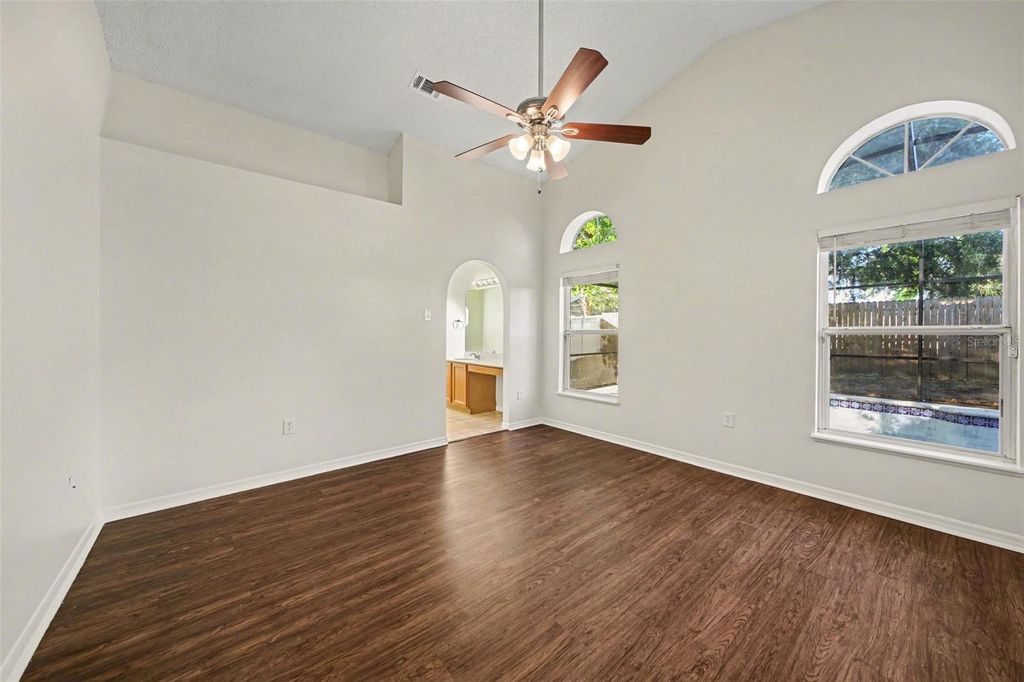 Image 6 of property listing at 4308 IVEYGLEN AVENUE, Orlando, FL 32826