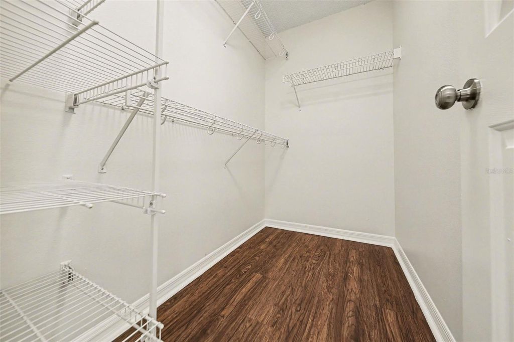 Image 10 of property listing at 4308 IVEYGLEN AVENUE, Orlando, FL 32826