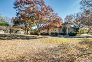 104 S Warbler Way, Shavano Park, TX 78231