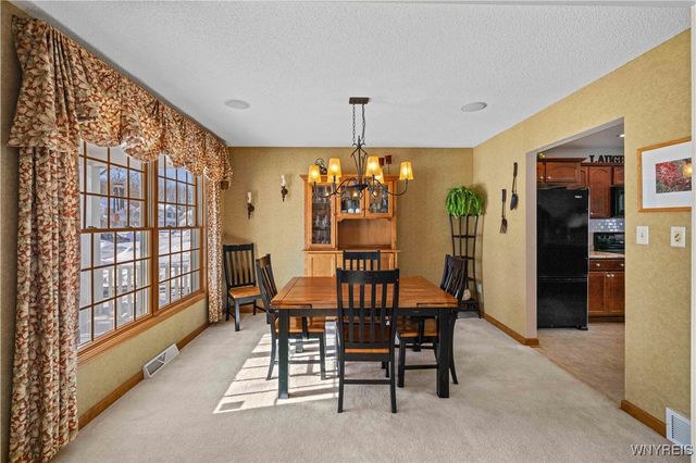 6521 White Oak, Hamburg, NY 14085