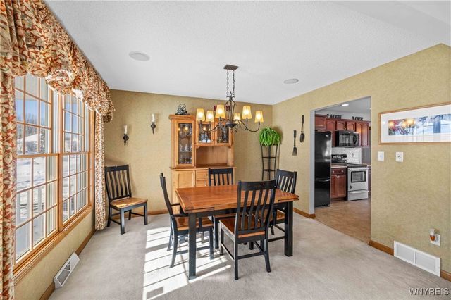 6521 White Oak, Hamburg, NY 14085