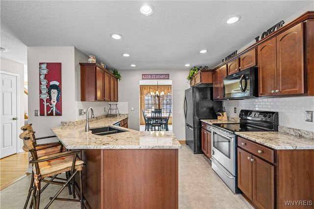 6521 White Oak, Hamburg, NY 14085