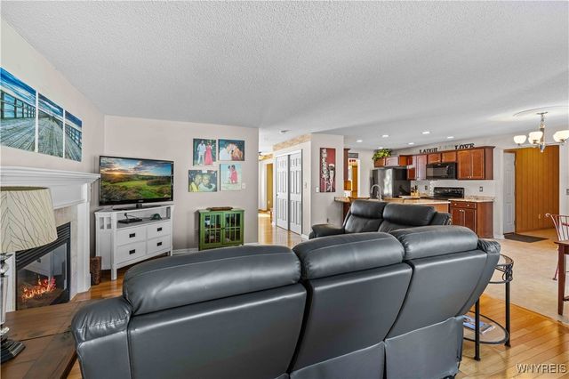 6521 White Oak, Hamburg, NY 14085