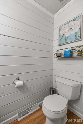 6521 White Oak, Hamburg, NY 14085