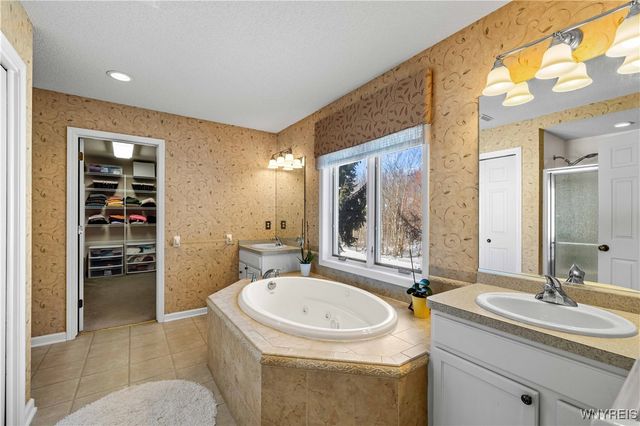 6521 White Oak, Hamburg, NY 14085