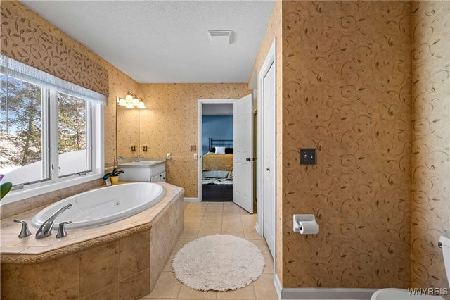 6521 White Oak, Hamburg, NY 14085