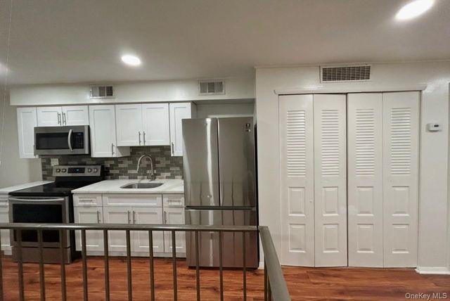 200 Hilton Avenue 66, Hempstead, NY 11550