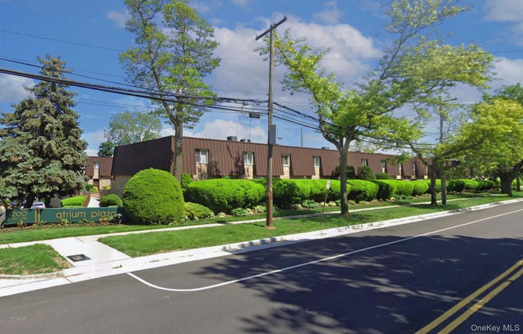 200 Hilton Avenue 66, Hempstead, NY 11550