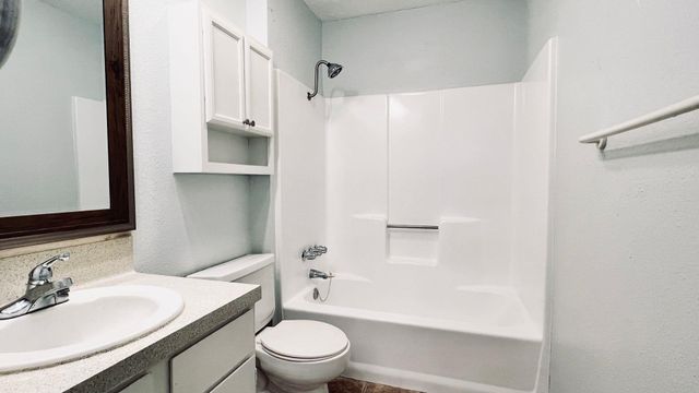 8813 Pineridge DR B, Austin, TX 78729