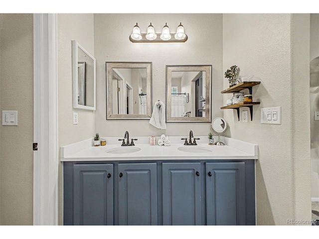 5194 S Shawnee St, Aurora, CO 80015