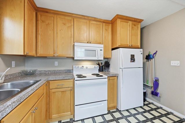 3105 W Rosamond Ave, Spokane, WA 99224