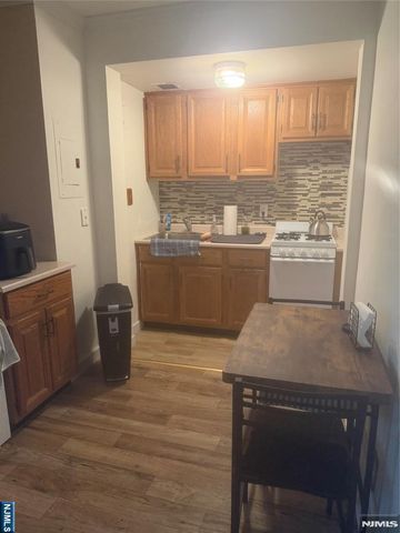 3061 Edwin 5j, Fort Lee, NJ 07024