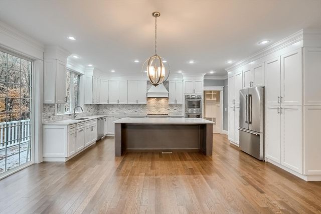 19 Stoney Brook Rd, Hopkinton, MA 01748