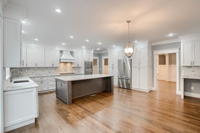 19 Stoney Brook Rd, Hopkinton, MA 01748