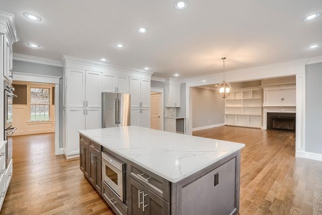 19 Stoney Brook Rd, Hopkinton, MA 01748