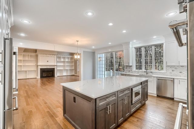 19 Stoney Brook Rd, Hopkinton, MA 01748