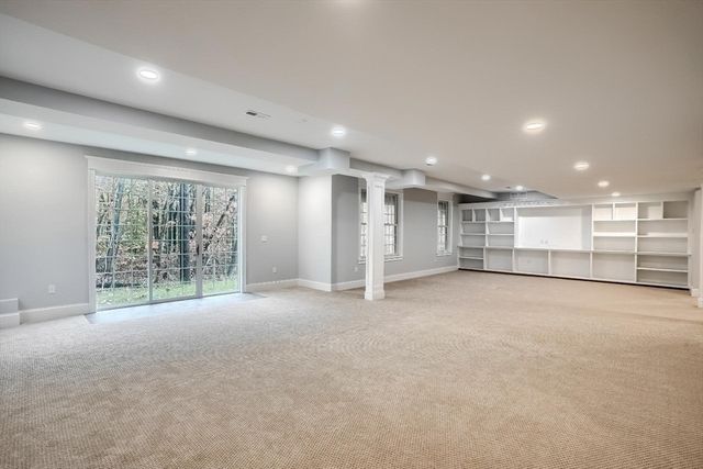 19 Stoney Brook Rd, Hopkinton, MA 01748