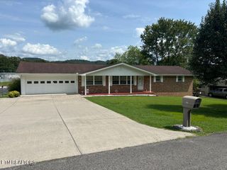 303 Sanford Ave, Clinton, TN 37716
