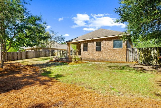 100 Camellia Court, Freeport, FL 32439