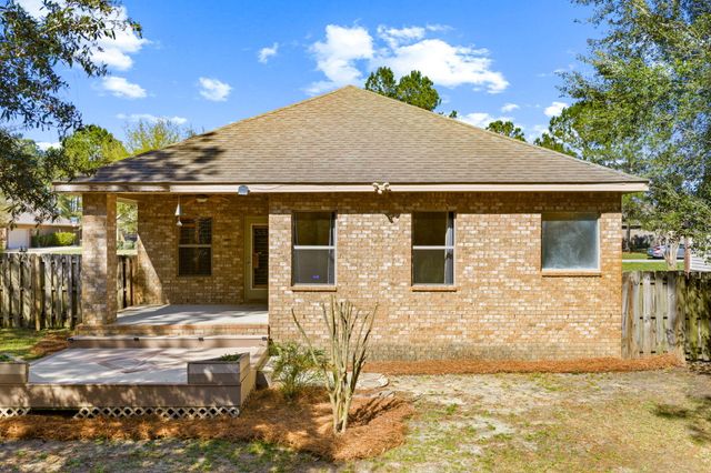 100 Camellia Court, Freeport, FL 32439