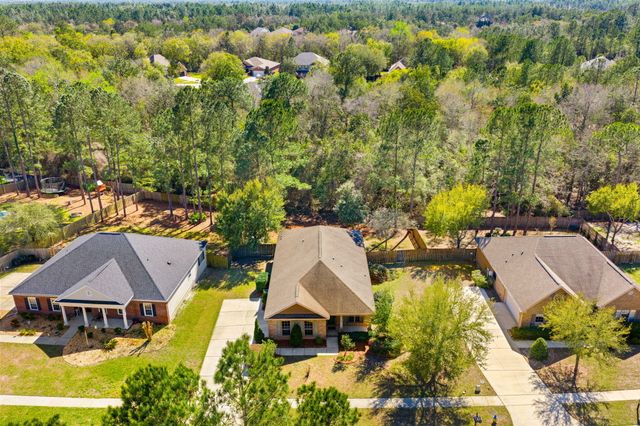 100 Camellia Court, Freeport, FL 32439