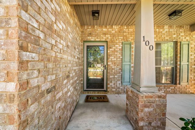 100 Camellia Court, Freeport, FL 32439
