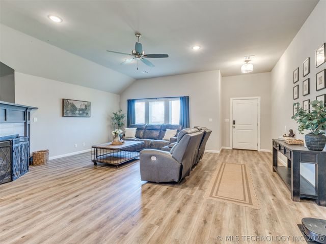 14736 S Maplewood Place, Bixby, OK 74008