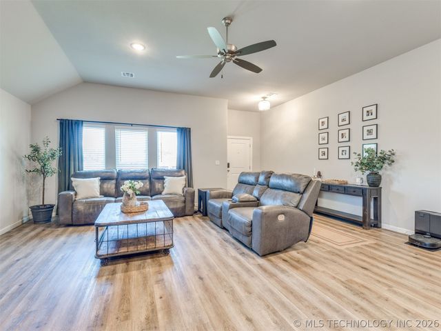 14736 S Maplewood Place, Bixby, OK 74008
