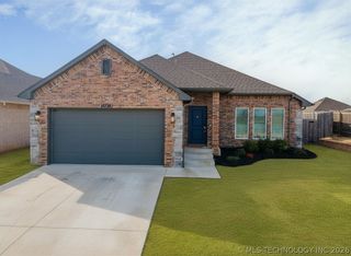 14736 S Maplewood Place, Bixby, OK 74008