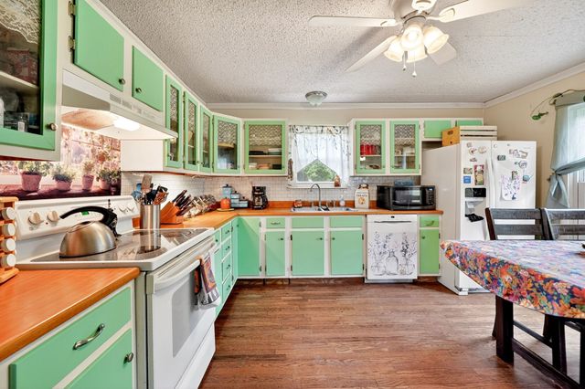 610 Crooked Creek Road, Edgewood, TX 75117