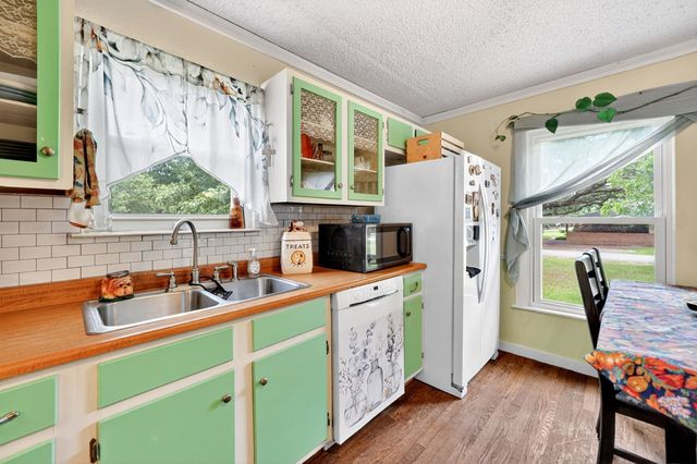 610 Crooked Creek Road, Edgewood, TX 75117