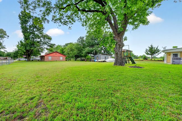 610 Crooked Creek Road, Edgewood, TX 75117