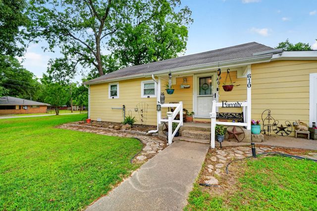 610 Crooked Creek Road, Edgewood, TX 75117