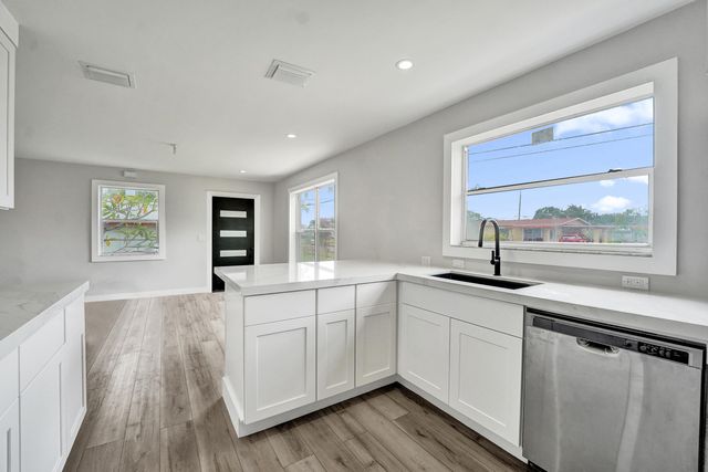 5601 SW 36th Court, Davie, FL 33314